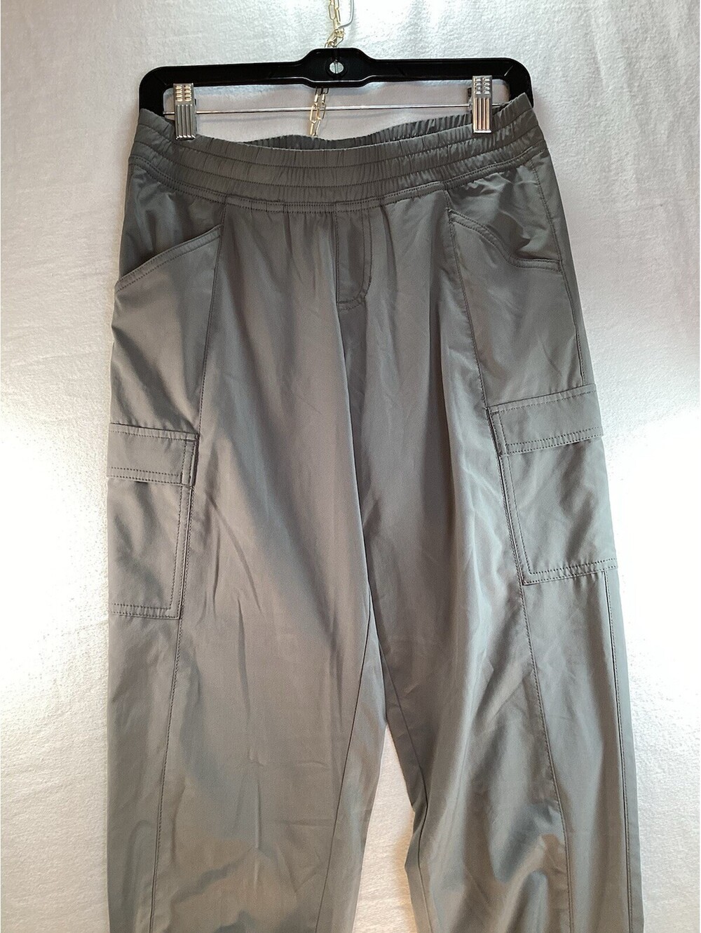 The North Face Women's Size 4 Tech Sheltay Cargo Jogger Pants Gray NF0A2SZQ